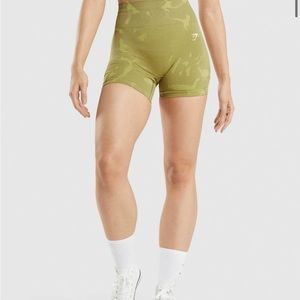 Gymshark Adapt Camo Seamless Shorts - Savanna | Griffin Green